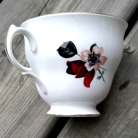 Queen Anne Teacup & Saucer - Picture 3 of 7